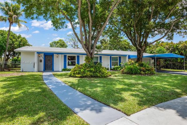 9460 Palmetto Club Ln E, Palmetto Bay, Florida 33157, image 1