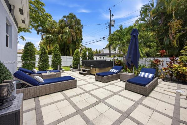 Sunset Manors, 105 NE 28th Ct, Wilton Manors, Florida 33334, image 1