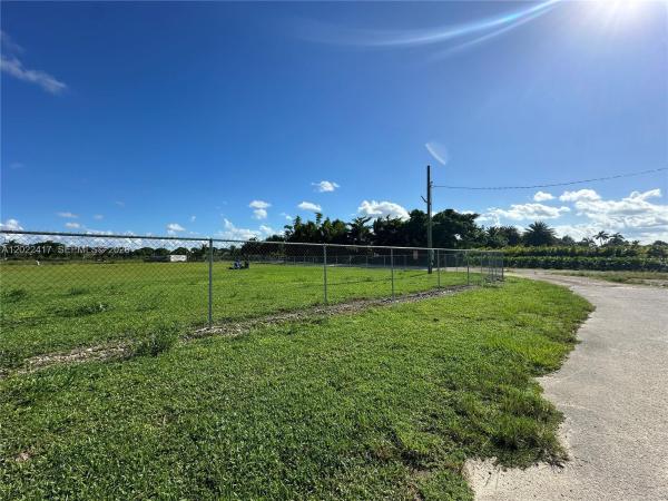 19690 Sw 206th St, Unincorporated Dade County, Florida 33187, image 1