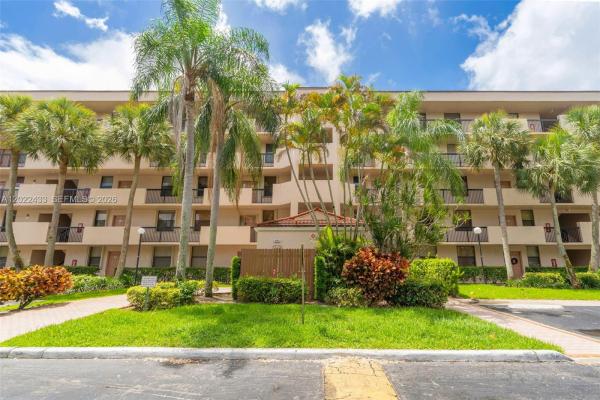 Applewood Village 2, 2767 Carambola Cir S #402, Coconut Creek, Florida 33066, image 1