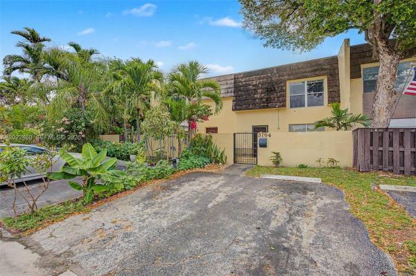 The Townhouses At Nova 1, 3764 SW 60th Ter #15, Davie, Florida 33314, image 1