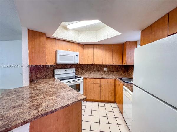Las Vistas At Doral, 8245 Lake Dr #308, Doral, Florida 33166, image 3