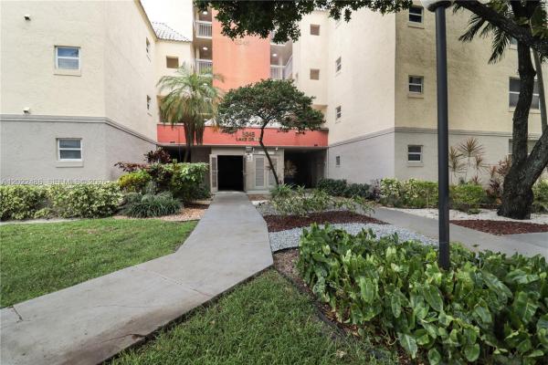 Las Vistas At Doral, 8245 Lake Dr #308, Doral, Florida 33166, image 2