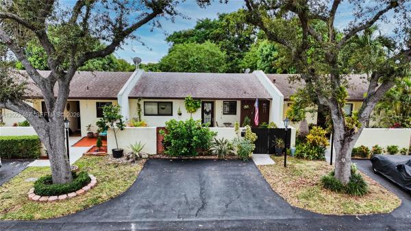 13932 Kendale Lakes Dr, Unincorporated Dade County, Florida 33183, image 1