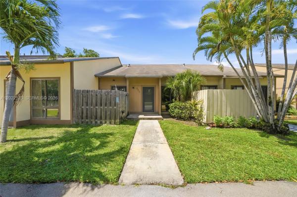 455 NE 210th Circle Ter, Unincorporated Dade County, Florida 33179, image 1
