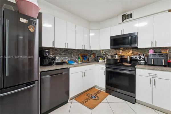 Unincorporated Dade County, Florida 33150, image 2