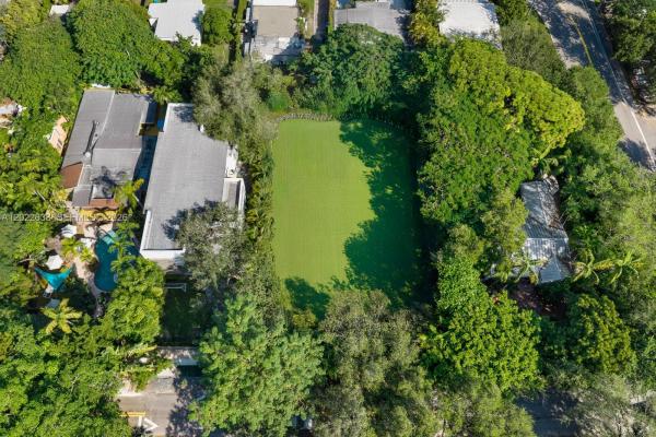 Douglas Circle, 3729 Kumquat Ave, Miami, Florida 33133, image 2