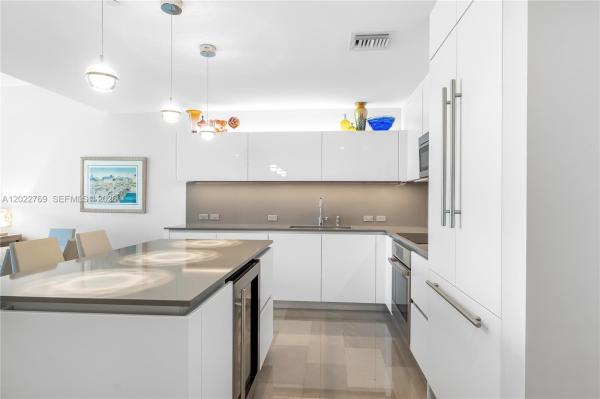 Reach Brickell City Centre, 68 SE 6th St #810, Miami, Florida 33131, image 2