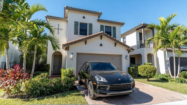 Bonterra, 9794 W 34th Ct, Hialeah, Florida 33018, image 2