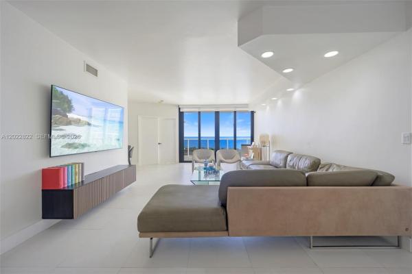 Hamptons West, 20281 E Country Club Dr #2310, Aventura, Florida 33180, image 1