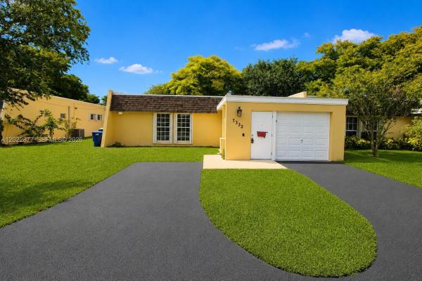 7332 Bay Hill Dr, Hialeah, Florida 33015, image 1