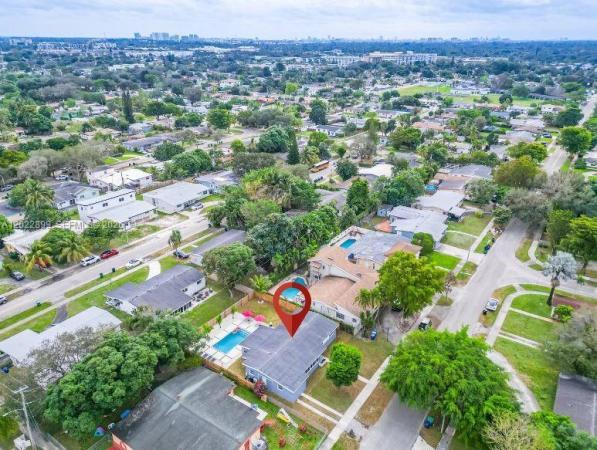 Highland Manor, 17621 NE 7th Ave, North Miami Beach, Florida 33162, image 1