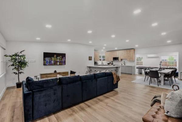 Highland Manor, 17621 NE 7th Ave, North Miami Beach, Florida 33162, image 2
