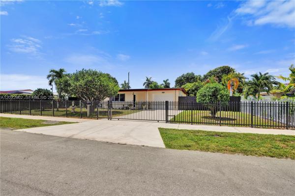 10730 SW 47th St, Unincorporated Dade County, Florida 33165, image 2