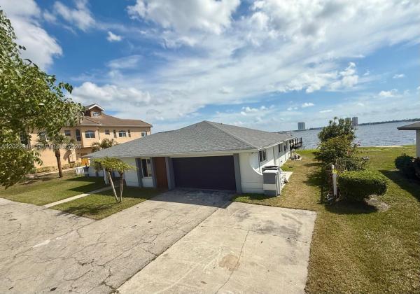 Harbor Estates, 111 E North Shore Ave, North Fort Myers, Florida 33917, image 2