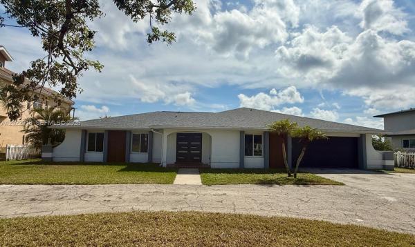 Harbor Estates, 111 E North Shore Ave, North Fort Myers, Florida 33917, image 3