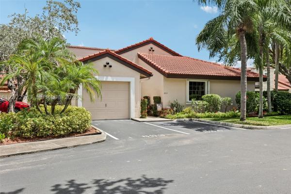 Lakeview Courts At Jacaranda, 8927 W Sunrise Blvd, Plantation, Florida 33322, image 2