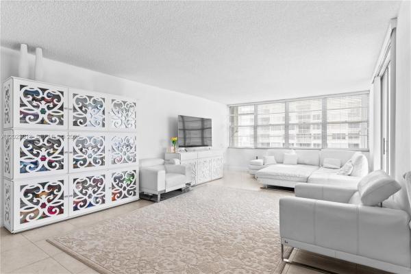 Del Prado, 18051 Biscayne Blvd #1105-1, Aventura, Florida 33160, image 1