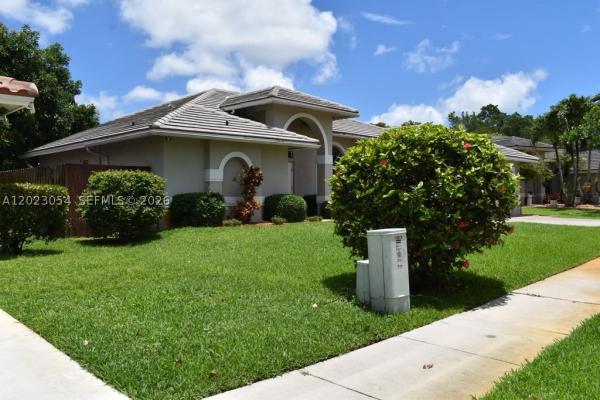 Emerald Lake Estates At The Landings, 10205 SW 12th St, Pembroke Pines, Florida 33025, image 3