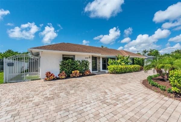 2330 NE 195th St, Unincorporated Dade County, Florida 33180, image 1