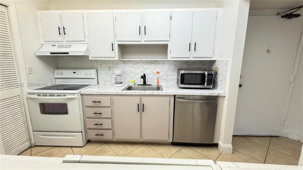 Racquet Club At Bonaventure, 240 Lakeview Dr #306, Weston, Florida 33326, image 1