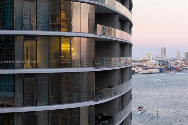 300 S Biscayne Blvd Way #2107, Miami, Florida 33131, image 2