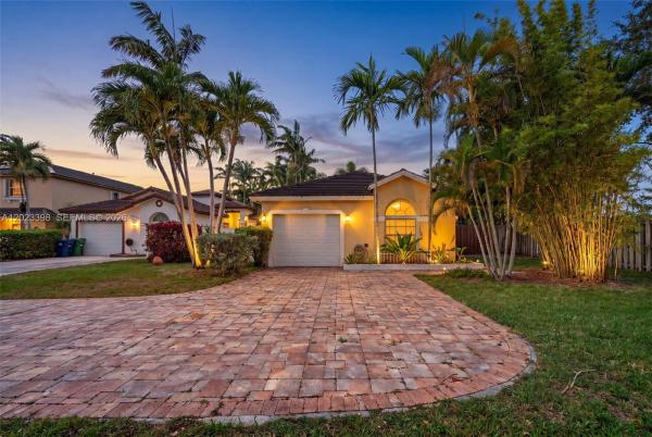 14421 SW 155th Pl, Unincorporated Dade County, Florida 33196, image 1