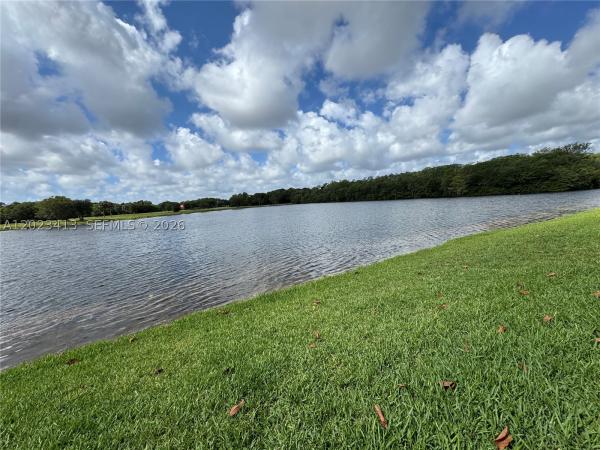 Applewood Village 2, 2768 S Carambola Cir S #206, Coconut Creek, Florida 33066, image 2