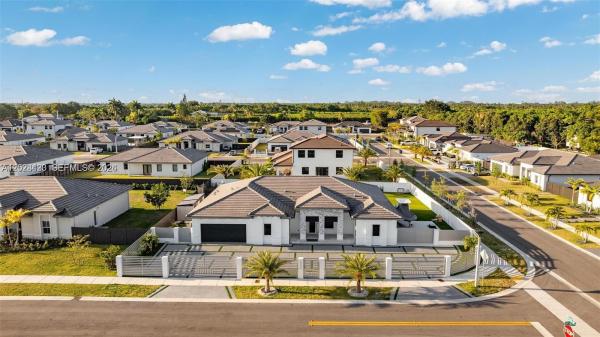 13305 SW 190th Ter, Unincorporated Dade County, Florida 33177, image 2