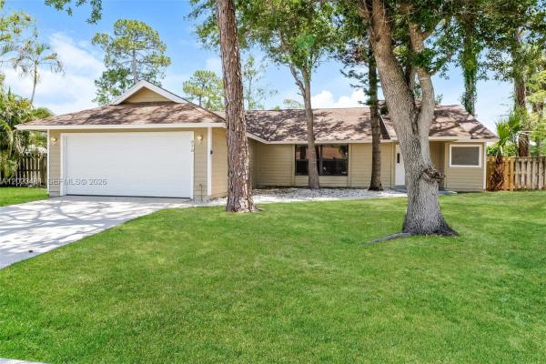 Sugar Pond Manor, 878 Daffodil Dr, Wellington, Florida 33414, image 1