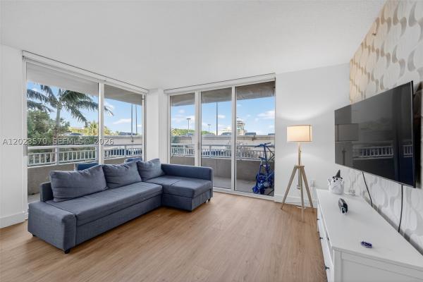 Turnberry On The Green, 19501 W Country Club Dr #313, Aventura, Florida 33180, image 1