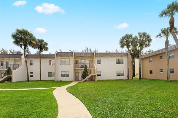 Golden Lakes Village, 110 Lake Meryl Dr #216, West Palm Beach, Florida 33411, image 2