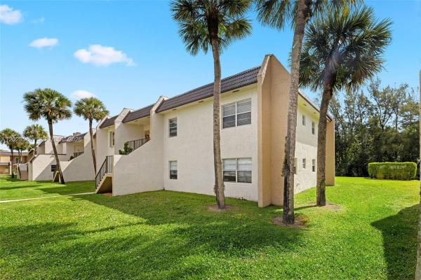 Golden Lakes Village, 110 Lake Meryl Dr #216, West Palm Beach, Florida 33411, image 3