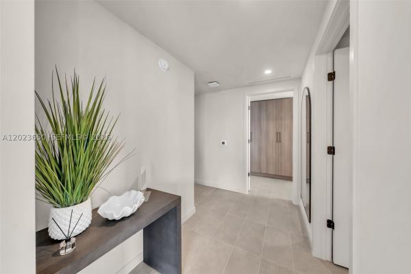 121 NE 5th St #3401, Miami, Florida 33132, image 2