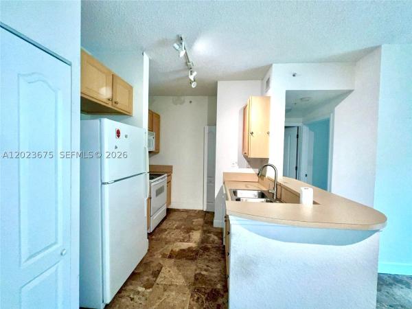 Valencia, 6001 SW 70th St #454, South Miami, Florida 33143, image 1
