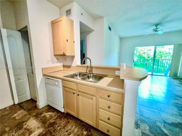 Valencia, 6001 SW 70th St #454, South Miami, Florida 33143, image 1