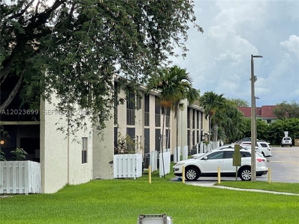 Cutler Creek Village, 10370 SW 220th St #224, Cutler Bay, Florida 33190, image 1
