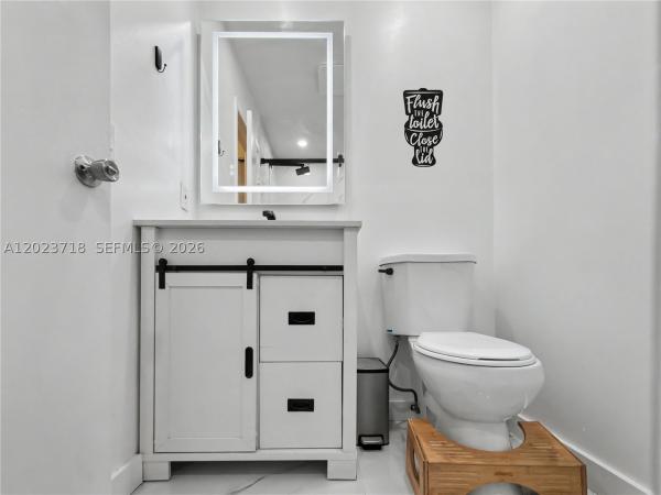 6704 NW 192nd Ter, Hialeah, Florida 33015, image 2