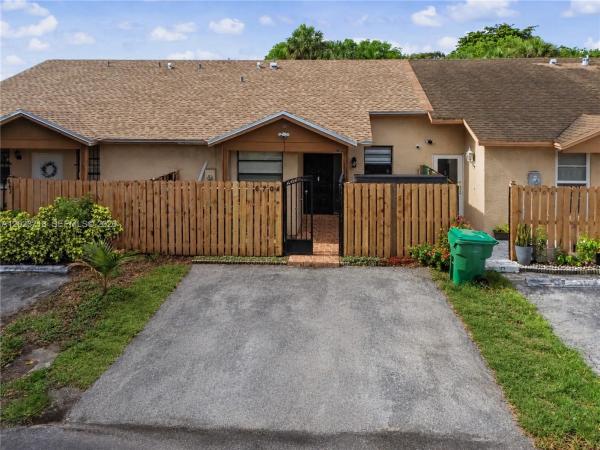6704 NW 192nd Ter, Hialeah, Florida 33015, image 1
