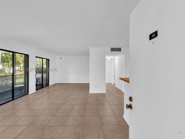 831 NE 199th St #101-34, Unincorporated Dade County, Florida 33179, image 2