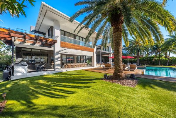 Golden Beach, 385 Centre Is, Golden Beach, Florida 33160, image 2