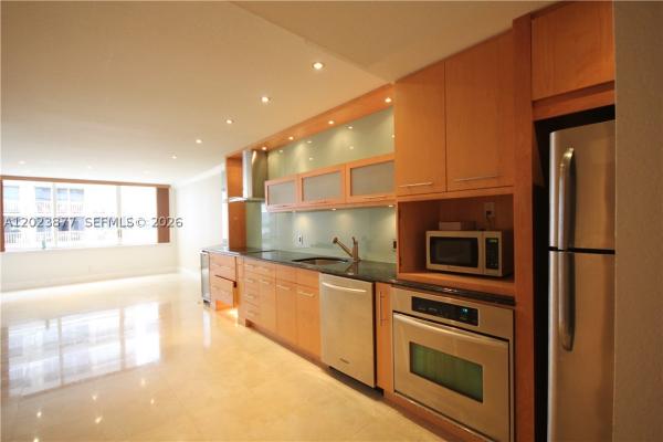 The Carriage House, 5401 Collins Ave #339, Miami Beach, Florida 33140, image 3
