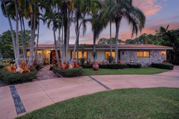 8461 SW 68th Street Rd, Unincorporated Dade County, Florida 33143, image 1