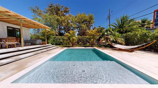 Le Jeune Manors, 3800 NW 12th St, Miami, Florida 33126, image 1