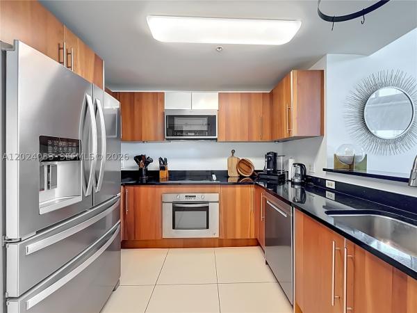 Met 1, 300 S Biscayne Blvd #L-1016, Miami, Florida 33131, image 2