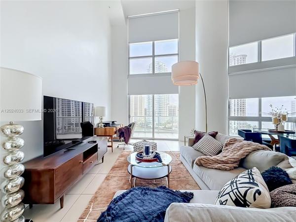 Met 1, 300 S Biscayne Blvd #L-1016, Miami, Florida 33131, image 1