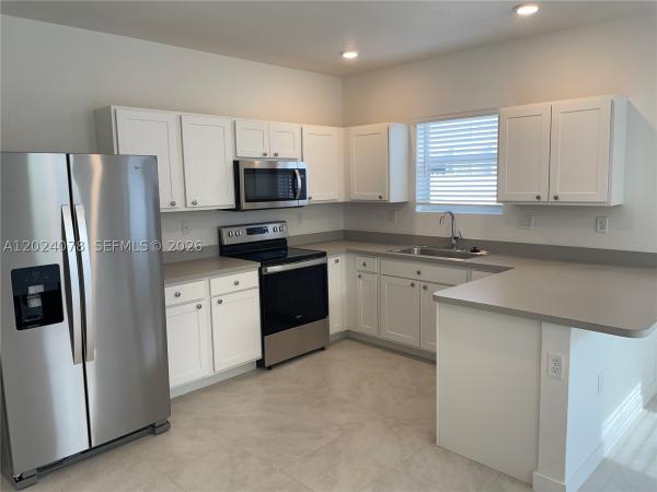 Hamilton Place, 906 SE 17th St, Homestead, Florida 33034, image 1