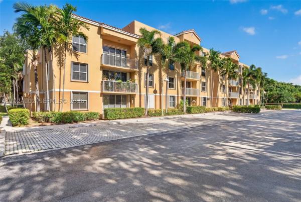 Sheridan Beach Club, 619 E Sheridan St #203, Dania Beach, Florida 33004, image 3