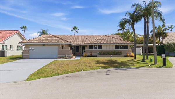 Waverly Hundred, 6520 Olde Moat Way, Davie, Florida 33331, image 1