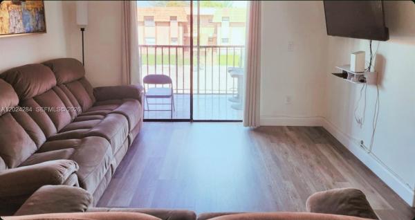 Lago Grande, 6480 W 27th Ct #22-54, Hialeah, Florida 33016, image 2